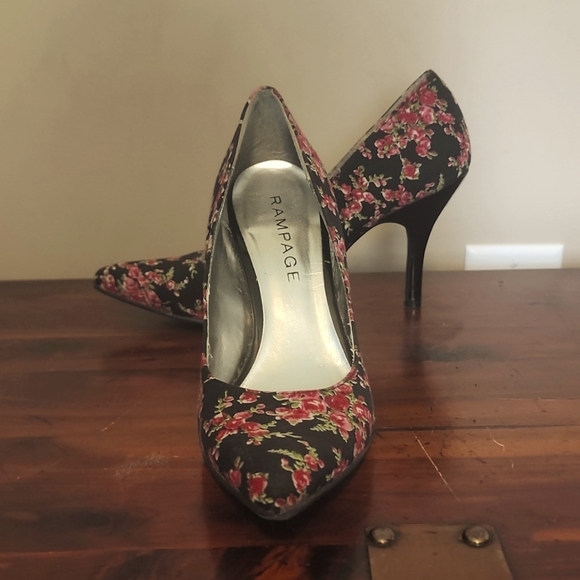 Floral black classic pump - Picture 3 of 7